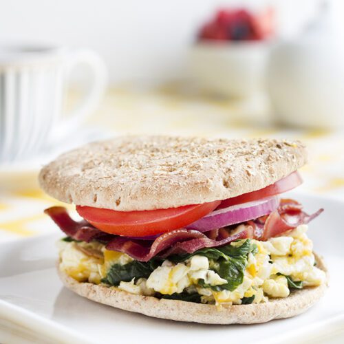 Easy and Healthy Turkey Bacon, Egg, and Spinach Breakfast Sandwich