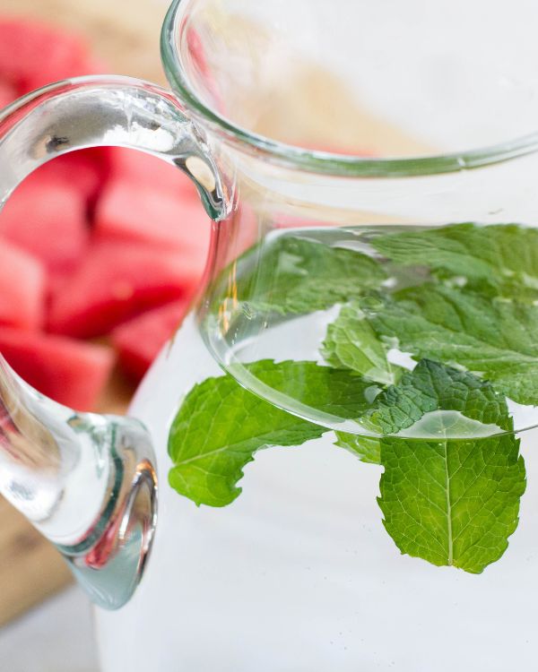 water with mint