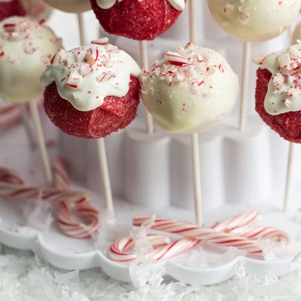 The Cutest Ever Candy Cane Christmas Cake Pops