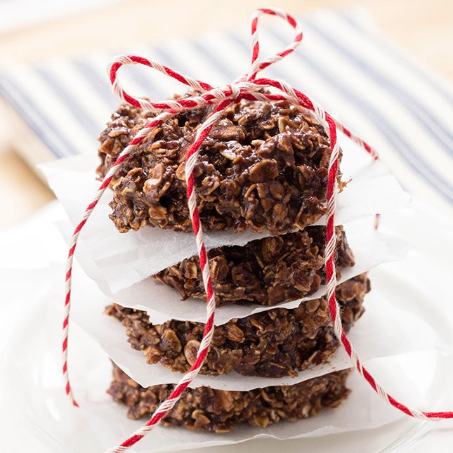 Easy No-Bake Chocolate Protein Oatmeal Cookies