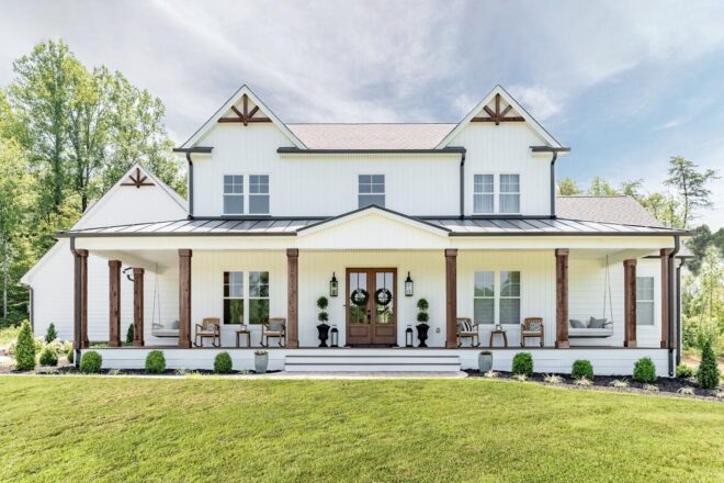 Farmhouse with Barndominium Style