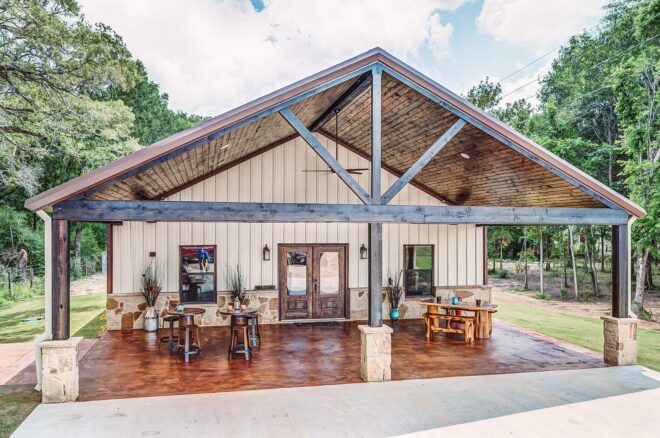 10 Stunning Barndominium Exteriors